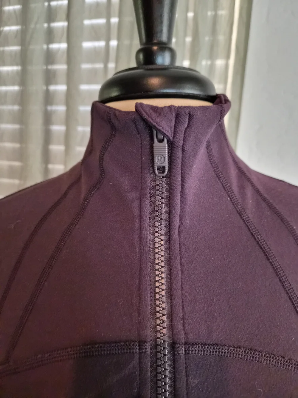 Lululemon Nulu Define Jacket Maroon Burgundy Size 10 EUC #0467 - Picture 2 of 5